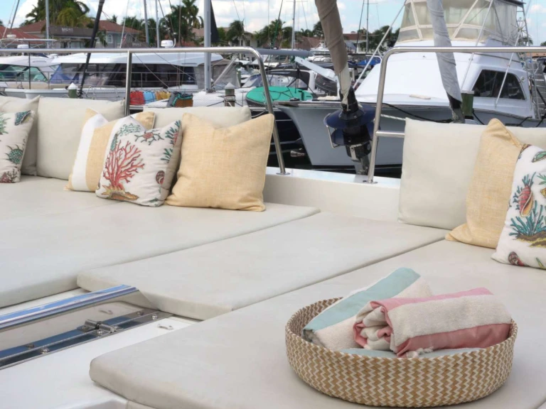 Alquiler de Bali ZURI 3 en Nassau