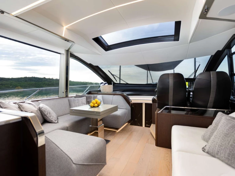 Alquiler de Sunseeker X2 en Novi Vinodolski