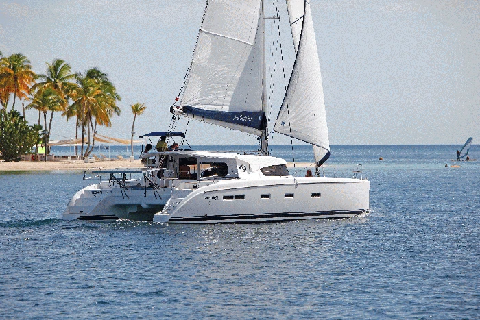 Alquiler de Catamarán, con o sin patrón Nautitech Isla Corazón de Jesús