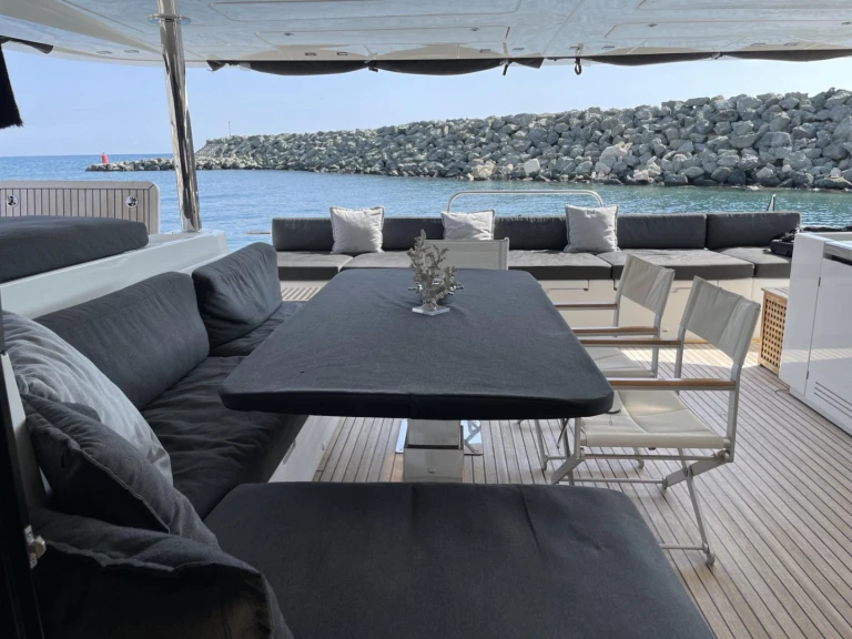 Alquiler de embarcaciones Lagoon Lagoon 630 Motor Yacht enLávrio en Samboat