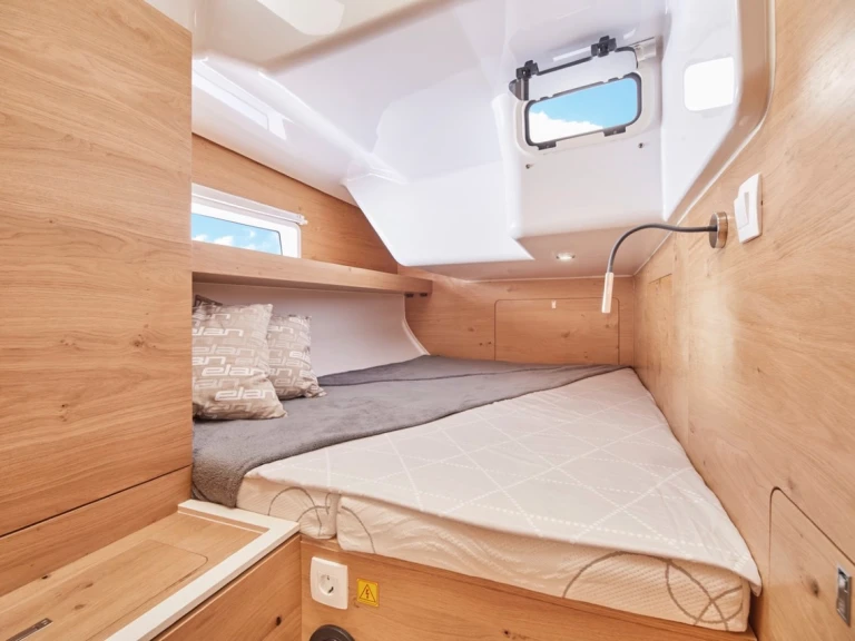 Alquiler de Velero, con o sin patrón Elan Betina