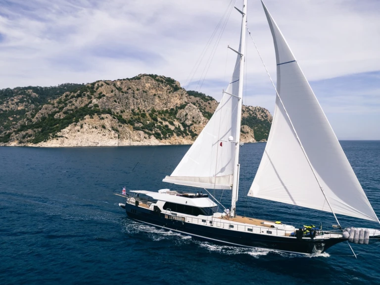 Alquiler Velero Custom Made con o sin  título de navegación