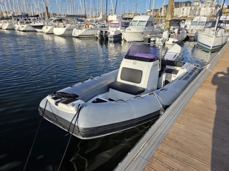 Alquiler Neumática Brig con o sin  título de navegación