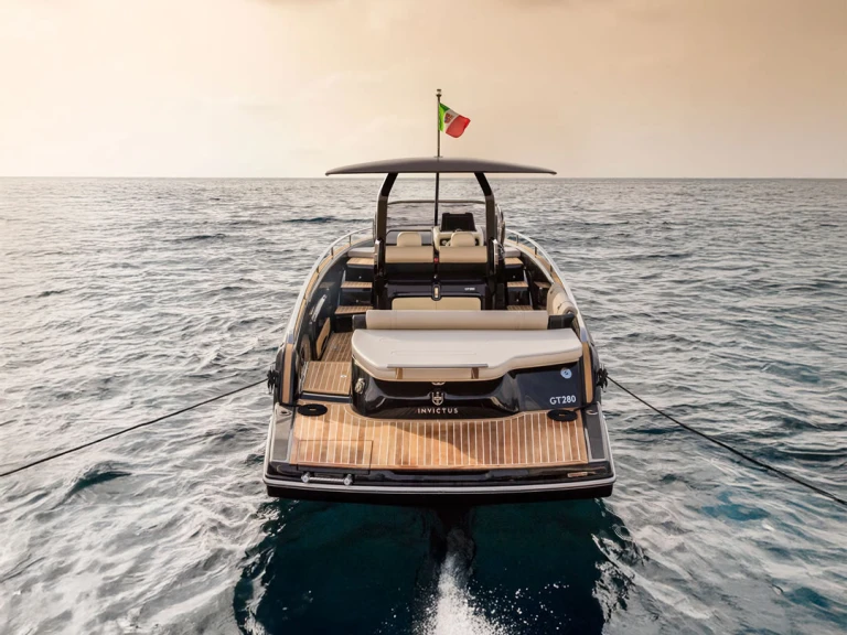 Alquiler de Lancha, con o sin patrón Invictus  Poltu Quatu