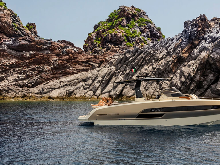 Alquiler de barcos Poltu Quatu barato de Invictus 280 TT