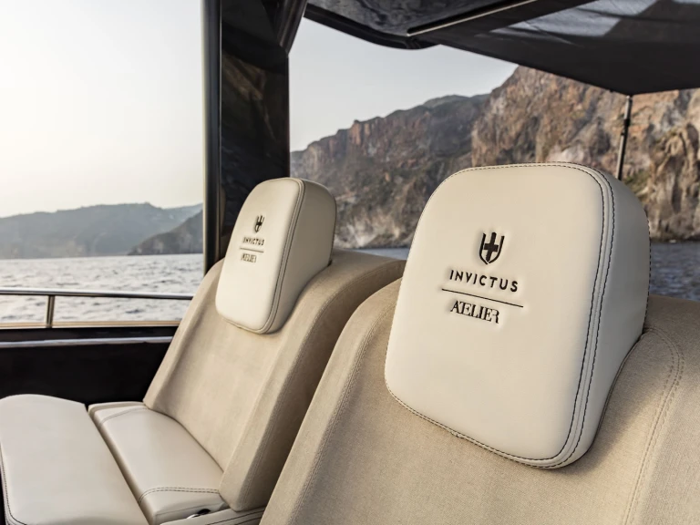 Alquiler de Lancha, con o sin patrón Invictus  Poltu Quatu