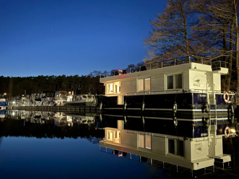 Alquiler de barcos Waren (Müritz) barato de Yachtsuite