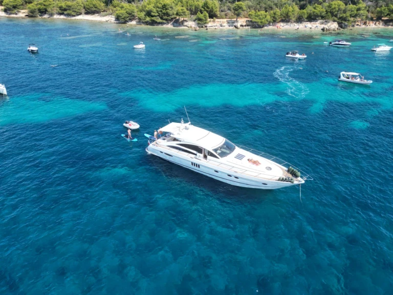 Princess Princess V70 de alquiler a Vieux Port de Cannes