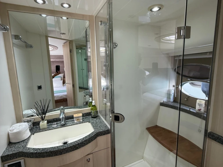 Alquiler de embarcaciones Princess Princess V70 enVieux Port de Cannes en Samboat