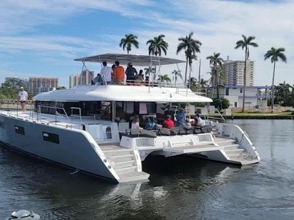Alquiler de Lagoon 620 Power Catamaran en Key West