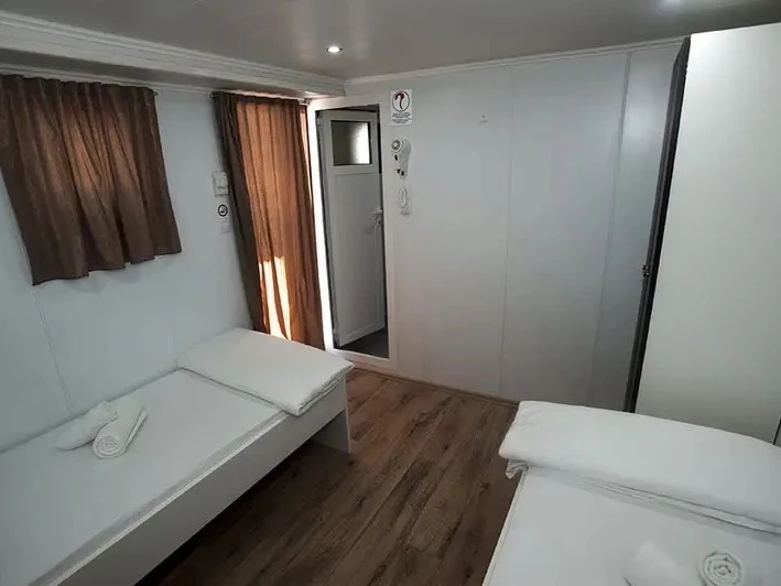 Alquiler de barcos Omiš barato de Motoryacht