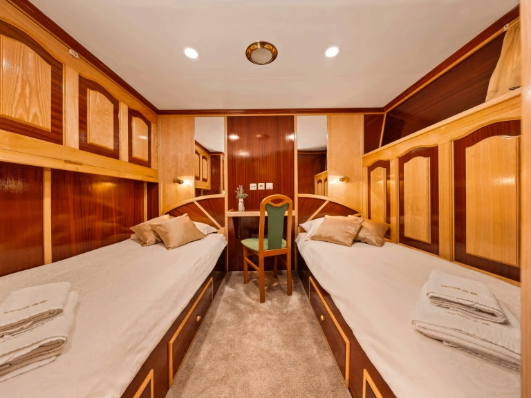  Motoryacht Korab de alquiler a Estado libre de Fiume