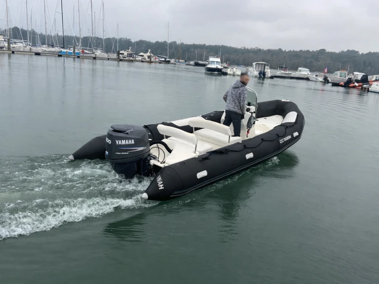 Alquiler de embarcaciones Bombard Explorer 640 SB enBénodet en Samboat