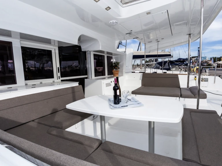 Alquiler Catamarán Lagoon con o sin  título de navegación