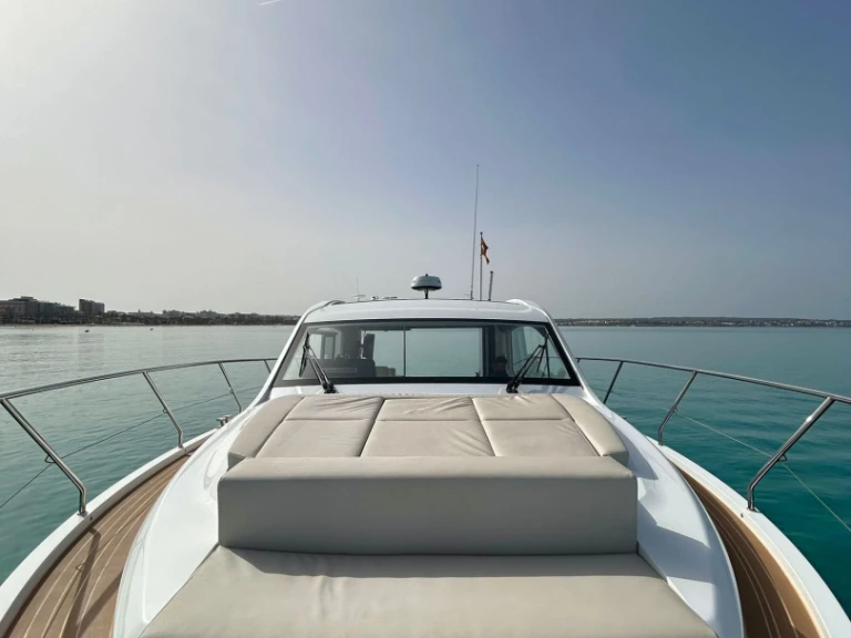 Alquiler de embarcaciones Sealine Sealine C 39 enPalma de Mallorca en Samboat