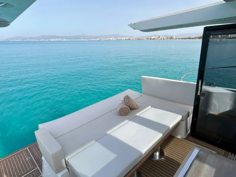 Alquiler Lancha Sealine con o sin  título de navegación