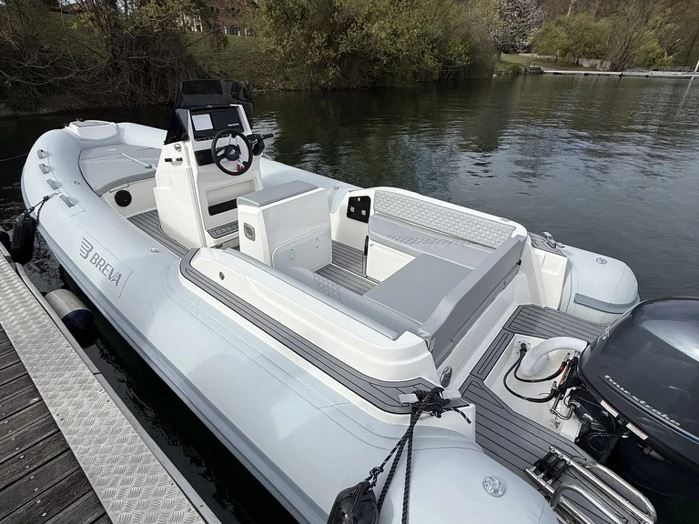 Alquiler Neumática BREVA con o sin  título de navegación