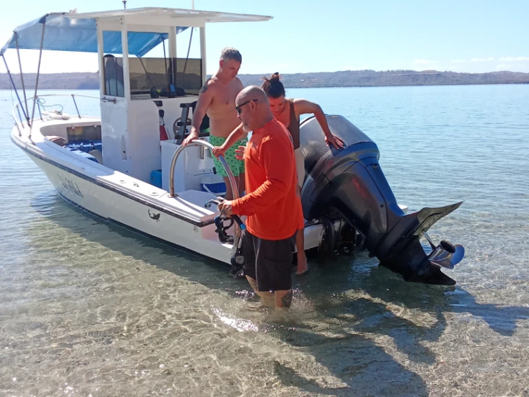 Alquiler de Casa flotante, con o sin patrón Custom Made Guanacaste
