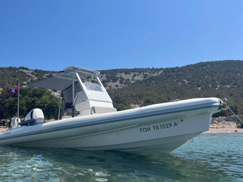 Alquiler Neumática en Hydra - Oceanic 750