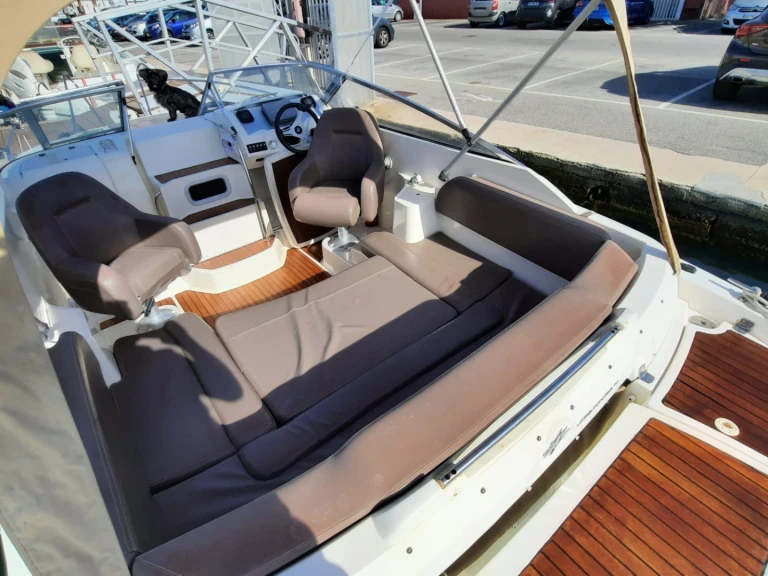 Alquiler de Jeanneau CAP CAMARAT 6,5 CC Style en Francia