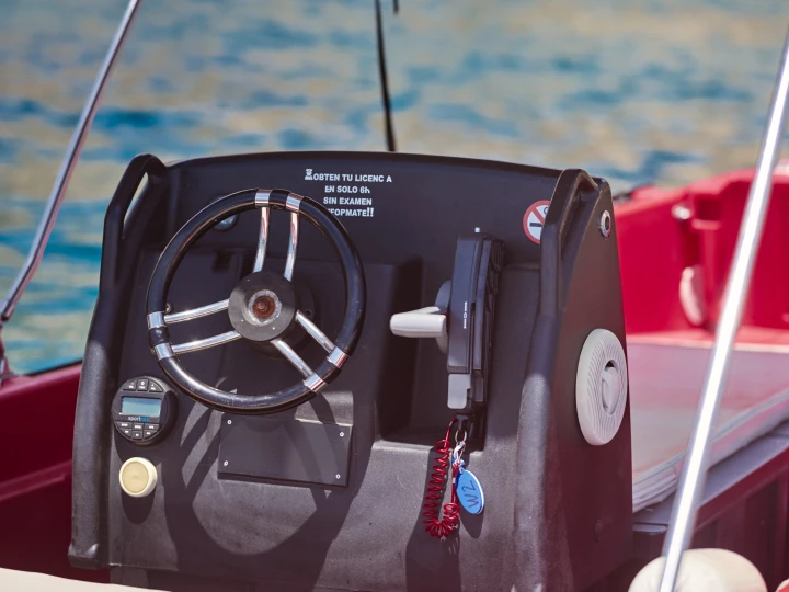 Alquiler de embarcaciones Whaly Whaly 500 enAltea en Samboat