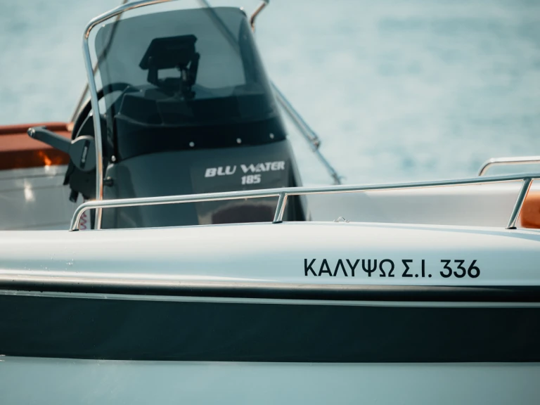 Alquiler de barcos Órmos Makry-Gialoú barato de BLU WATER 185