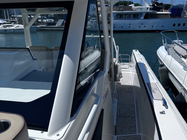 Alquiler de Zodiac X10CC en Cogolin