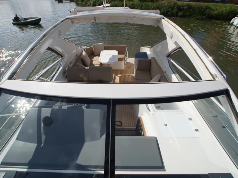 Alquiler de Sealine Sealine SC 38 en Cannes