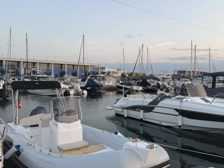 Lancha para alquilar Roses al mejor precio