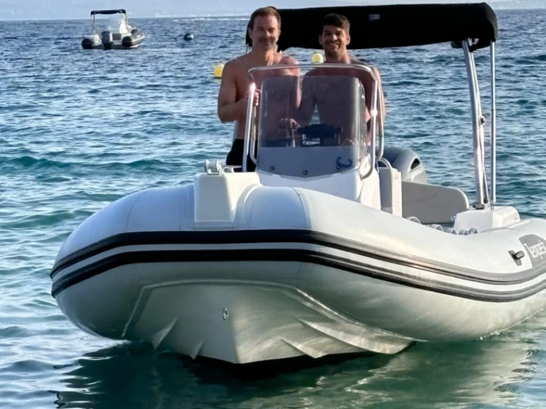 Alquiler Roses - Capelli F130LA en SamBoat