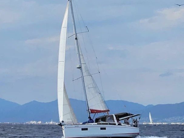 Alquiler de embarcaciones Bénéteau Oceanis 38.1 enl'Escala en Samboat
