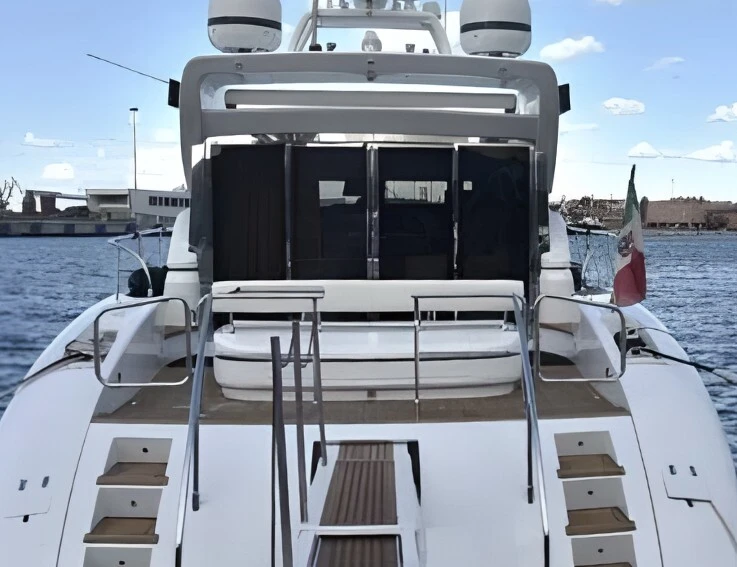 Yate de lujo para alquilar Castellammare di Stabia al mejor precio