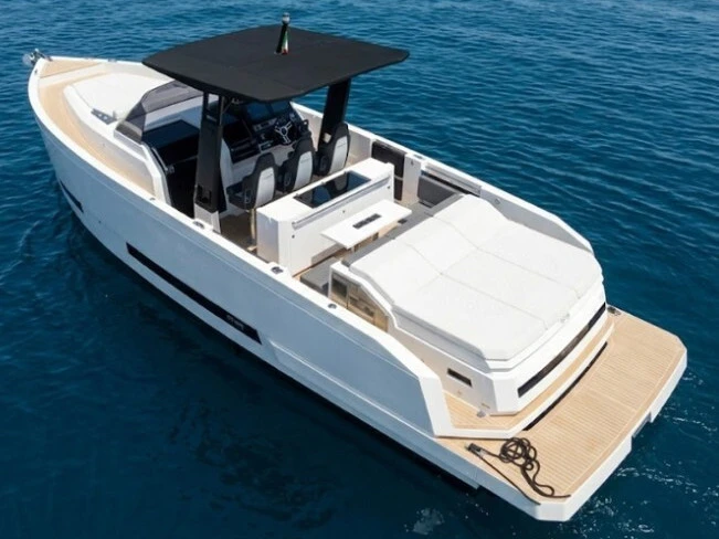 De Antonio DE ANTONIO D36 de alquiler a Pozzuoli