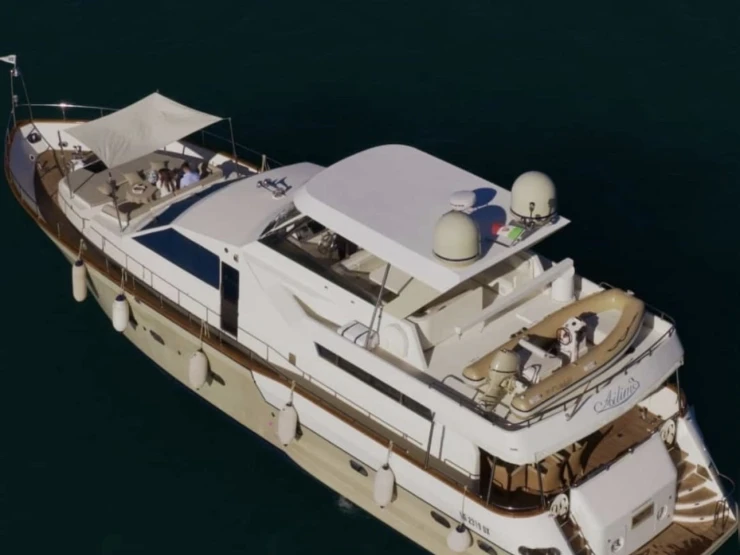 Alquiler de Falcon Falcon 80 Fly en Salerno