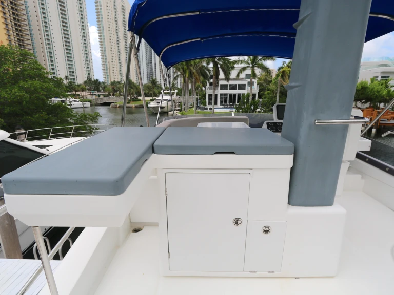 Alquiler de embarcaciones Azimut 43 ft Magellano enMiami en Samboat