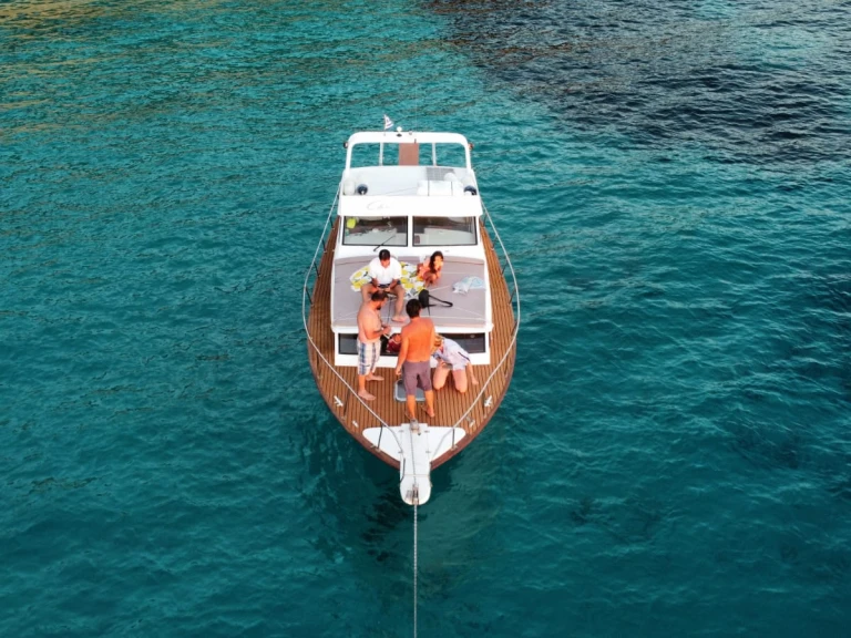 Chris Craft Commander 31 de alquiler a Lefkímmi