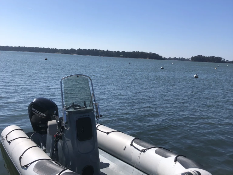 Alquiler de embarcaciones Bombard Explorer 550 enLarmor-Baden en Samboat