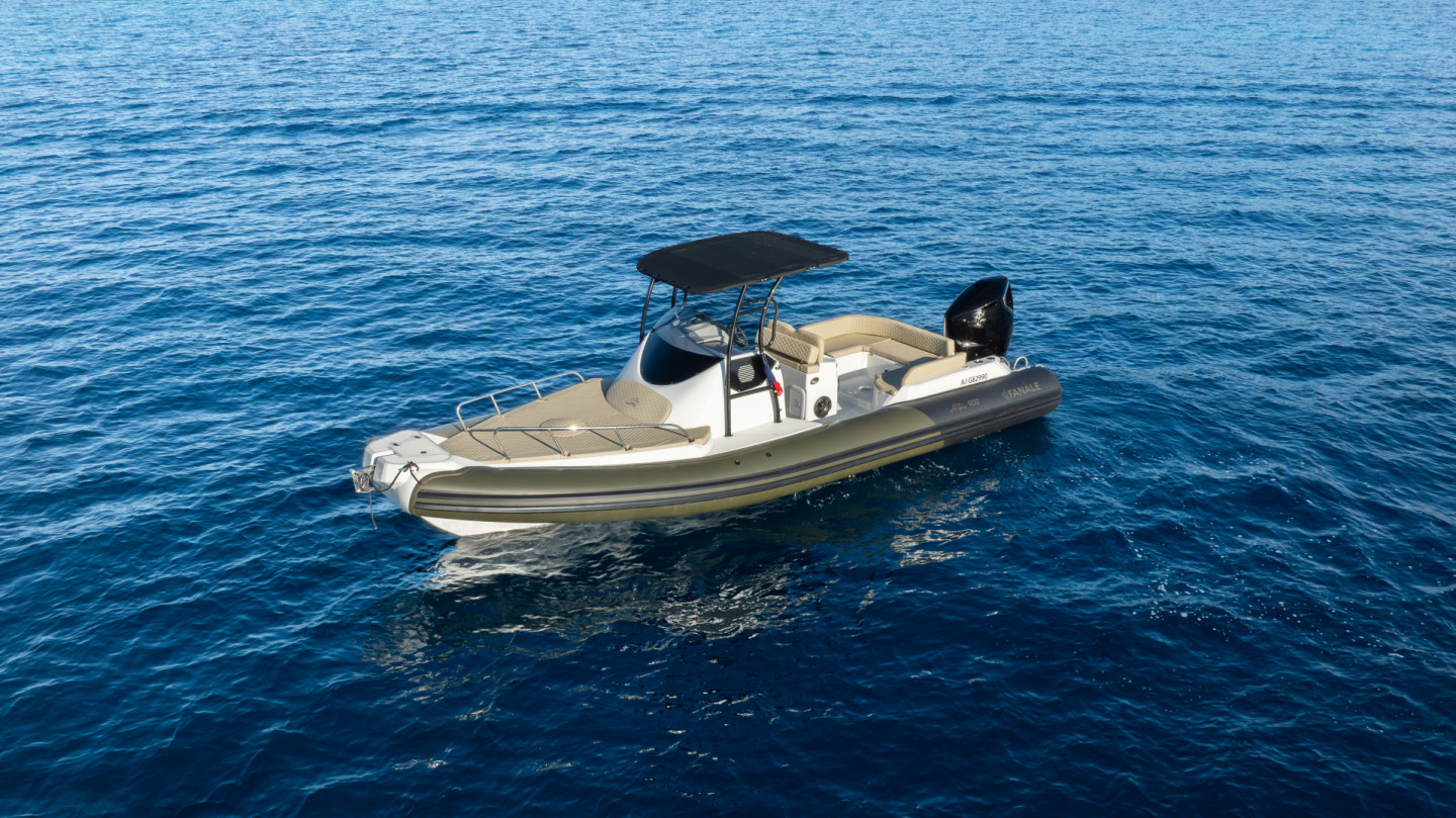 Alquiler Neumática Fanale marine ALTORE 900 CABINE en Porto Pollo