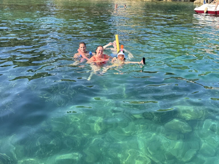 Alquiler de Quicksilver Activ 755 Sundeck en Mandelieu-la-Napoule