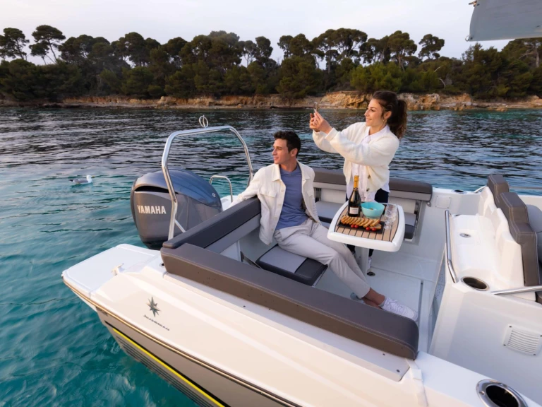 Alquiler de embarcaciones Jeanneau Cap Camarat 7.5 CC enRapallo en Samboat