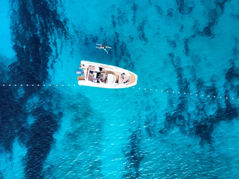 Alquiler de Aquamax BF150XU en Hvar