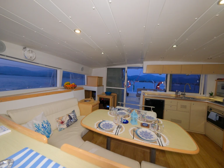 Alquiler Velero Lagoon con o sin  título de navegación