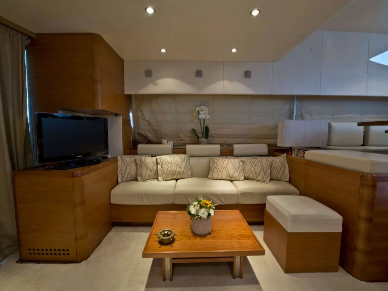 Aicon JULY de alquiler a Eleusis