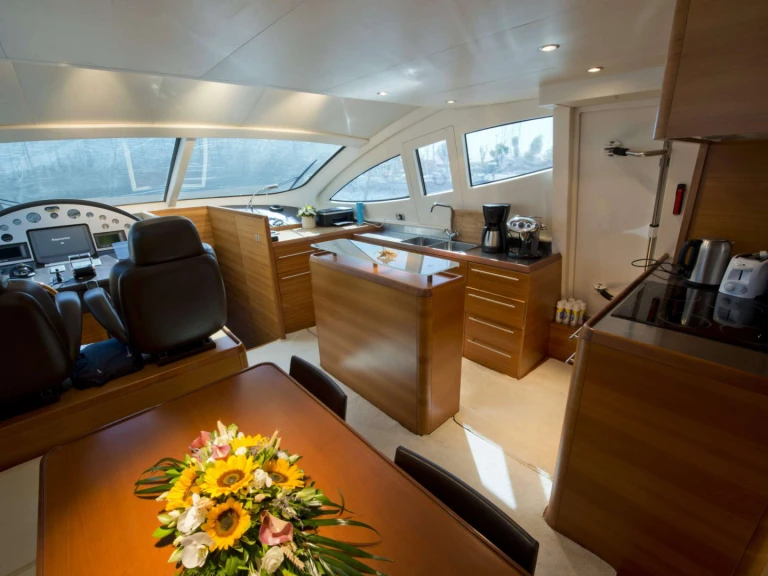 Alquiler de Aicon JULY en Eleusis