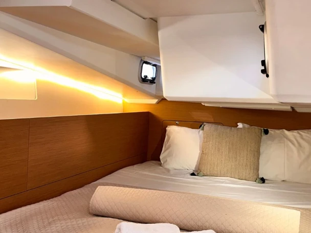 Alquiler de embarcaciones Jeanneau Sun Odyssey 490 enFanári en Samboat