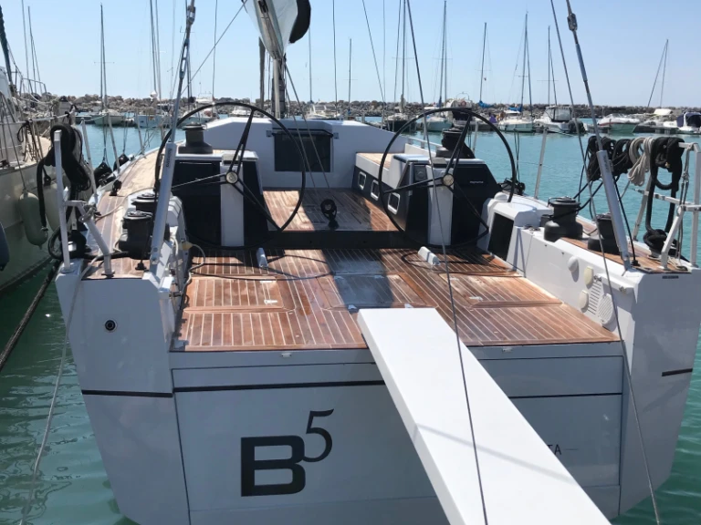 Alquiler Velero Vismara con o sin  título de navegación