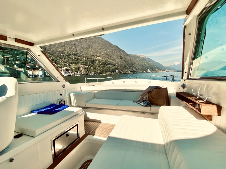 Alquiler Lancha Colombo con o sin  título de navegación