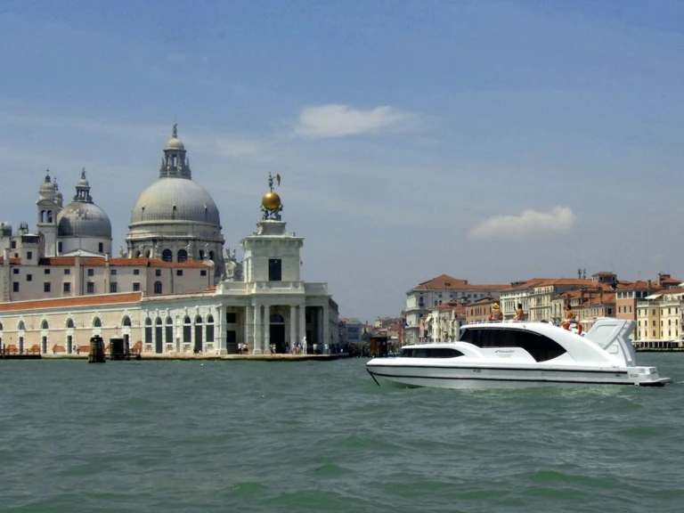 Alquiler de embarcaciones Houseboat Holidays Italia S.R.L. Minuetto 6 enCasale sul Sile en Samboat