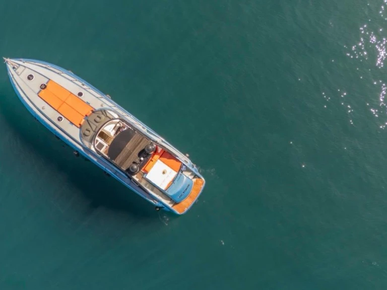 Alquiler de embarcaciones Sunseeker Predator 63 enSaint-Tropez en Samboat