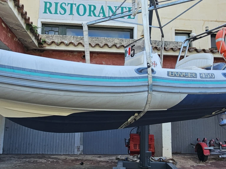 Alquiler de Capelli Lancer 480 en La Maddalena